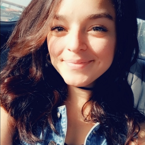 Meet your Posher, Amanda - Picture 1 of 1